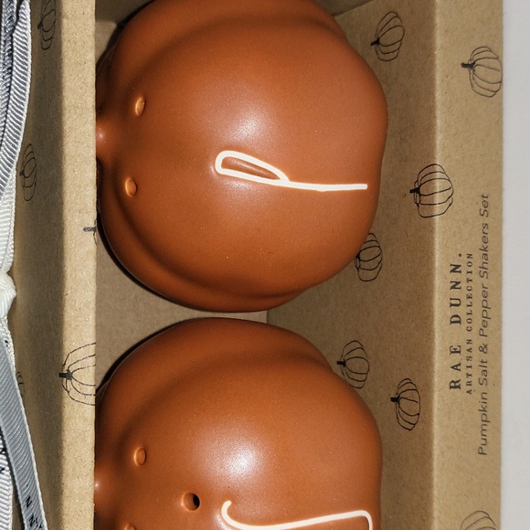 Rae Dunn pumpkin SALT PEPPER shakers Thanksgiving - Picture 2 of 2